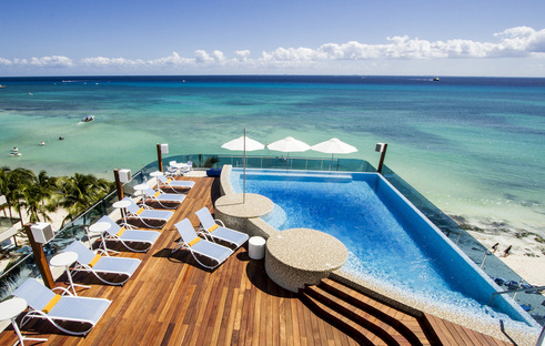Sanzpont的Carmen Hotel，这是一个受到加勒比海珊瑚的启发的项目